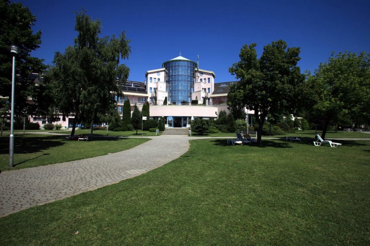 Bay Garden Resort Hotel - Balatonkenese