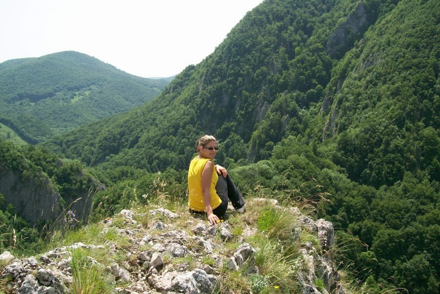 Csudálókő tetején, alattunk a Vargyas-szurdok